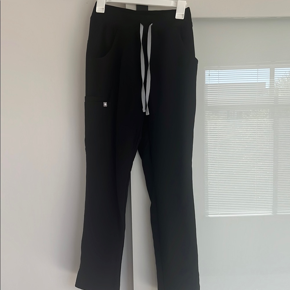FIGS Black Kade cargo pants size xxs regular